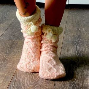 Jane & Bleeker Pink Sherpa Sock Slippers NWOT